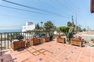 Μπαλκόνι ή βεράντα στο Casita on bluff above Puerto Nuevo lobster village