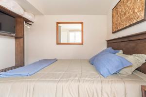 Ένα ή περισσότερα κρεβάτια σε δωμάτιο στο Casita on bluff above Puerto Nuevo lobster village