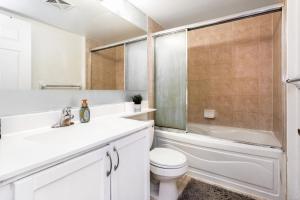 Ένα μπάνιο στο High-Rise Skyline Suite Sleeps 5 Steps to SQ1 +29 φωτογραφίες