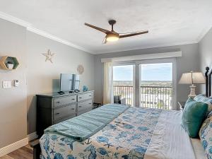 Ένα ή περισσότερα κρεβάτια σε δωμάτιο στο Oceanfront 1BR Condo Balcony, Heated Pool Beach +47 φωτογραφίες