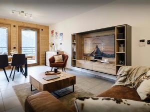 Khu vực ghế ngồi tại Loft Petit Charbel - OVO Network