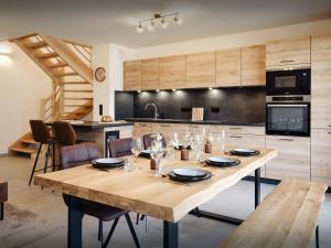 Nhà bếp/bếp nhỏ tại Loft Petit Charbel - OVO Network