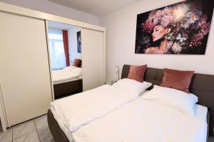 Postel nebo postele na pokoji v ubytování Ferienwohnung im Kurviertel 504