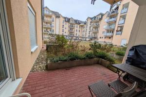 a balcony with a table and chairs in a building at Schicke 2-Zimmer-Ferienwohnung im Kurviertel 504 in Bad Kreuznach