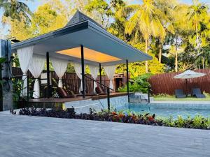 Κήπος έξω από το Villa Sri Raya