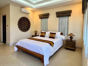 Ένα ή περισσότερα κρεβάτια σε δωμάτιο στο Villa Sri Raya +9 φωτογραφίες