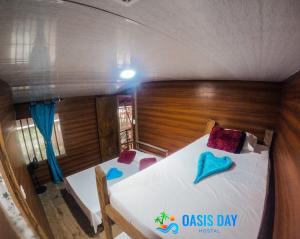 Ένα ή περισσότερα κρεβάτια σε δωμάτιο στο Hostal Oasis Day