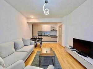 Φωτογραφία από το άλμπουμ του Modern and luxury apartment στην Ποντγκόριτσα