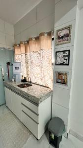 a kitchen with a sink and a counter top at Kitnet do Recanto em Guriri in São Mateus