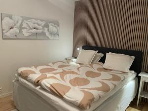En eller flere senge i et værelse på Peaceful City Centre Apartment (2 Bdr)