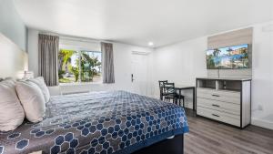 Ένα ή περισσότερα κρεβάτια σε δωμάτιο στο Bayside Inn and Marina