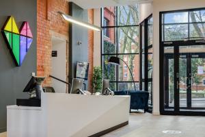 Μια τηλεόραση ή/και κέντρο ψυχαγωγίας στο Iconinc Gravity +4 φωτογραφίες