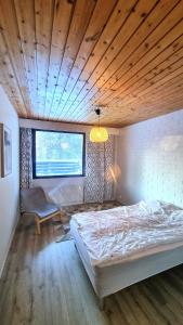 En eller flere senge i et værelse på Peaceful 3 bedroom rowhouse