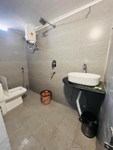 Ένα μπάνιο στο Jaisalmer Hostel Dara +53 φωτογραφίες