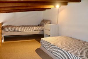 a bedroom with two beds in a room at Casa Slide en Chapadmalal in Colonia Chapadmalal