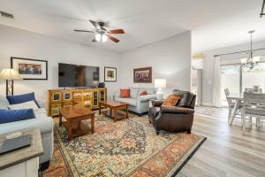 Et tv og/eller underholdning på Walk to Museums and Wineries Fredericksburg Gem!