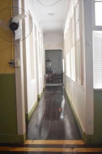 an empty hallway of a building with a fan at Palacete Carmen in Belém