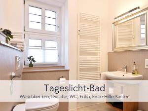 Ảnh trong thư viện ảnh của GRÄFIN AMALIA - Altstadtwohnung mit Stil & Aufzug - in der Hinterburg in Schlitz - 2 Schlafzimmer - 2-3 Gäste - mit Aufzug, Parkplatz, E-Ladestation - Hunde willkommen ở Schlitz +49 ảnh