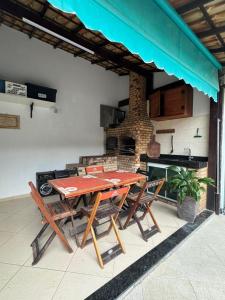 Η κουζίνα ή μικρή κουζίνα στο Casa para temporada em Arraial do Cabo