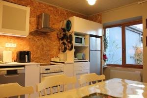 Η κουζίνα ή μικρή κουζίνα στο Chouette Bourboule 2 chambres, 6 pers, terrasse