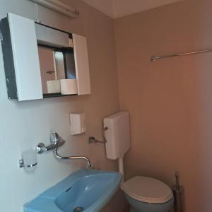 Ένα μπάνιο στο Oasis Room's