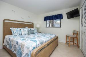 Ένα ή περισσότερα κρεβάτια σε δωμάτιο στο 2nd Story Sanibel Island Condo Steps From The Beach 2B2 +21 φωτογραφίες