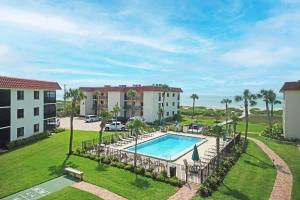 Πισίνα στο ή κοντά στο Modern 3rd story beachfront condo on Sanibel Island 2D3