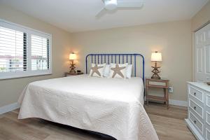 Ένα ή περισσότερα κρεβάτια σε δωμάτιο στο Modern 3rd story beachfront condo on Sanibel Island 2D3 +23 φωτογραφίες