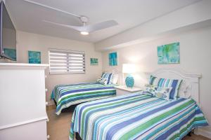 Ένα ή περισσότερα κρεβάτια σε δωμάτιο στο A spacious 2BR ocean view condo on Sanibel Island 3C2 +27 φωτογραφίες