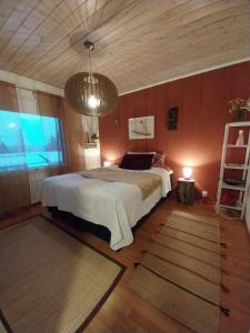 Ένα ή περισσότερα κρεβάτια σε δωμάτιο στο Villa Taika