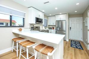 Η κουζίνα ή μικρή κουζίνα στο 3rd Floor Beachfront Condo On Sanibel Island With Panoramic Views 5A3