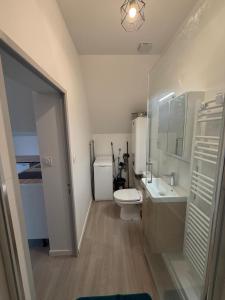 Ένα μπάνιο στο Petit studio tout confort - proche Angers