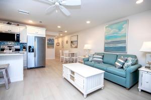 Η κουζίνα ή μικρή κουζίνα στο 1BR 3rd floor Sanibel condo with endless ocean views 5B3