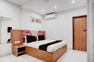 Ένα ή περισσότερα κρεβάτια σε δωμάτιο στο Townhouse Sarai Rohilla Railway Station Formerly Fortune Residency