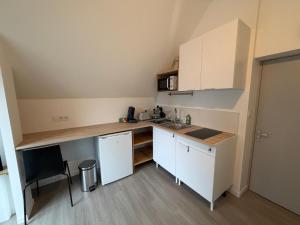 Η κουζίνα ή μικρή κουζίνα στο Petit studio tout confort - proche Angers +3 φωτογραφίες