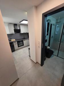 Η κουζίνα ή μικρή κουζίνα στο Fewo Hümo