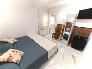 En eller flere senge i et værelse på Pensión Múgica