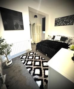 En eller flere senge i et værelse på Cozy Catherdral View