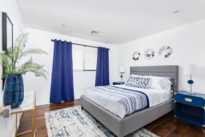 Ένα ή περισσότερα κρεβάτια σε δωμάτιο στο Azure - Sparkling Pool - Pool Table - In Old Town +55 φωτογραφίες