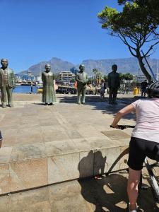 Επισκέπτες που μένουν στο Luxury Vacation Apartment Rental CBD Cape Town