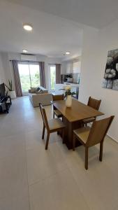 Η κουζίνα ή μικρή κουζίνα στο Departamento Amoblado de 2 dormitorios Zona Aeropuerto