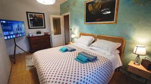 En eller flere senge i et værelse på Attico elegante con splendida vista sul Po e Superga