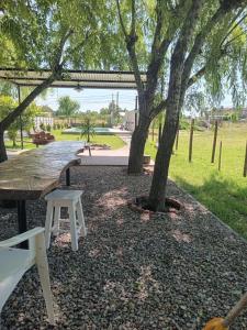 a picnic table under a tree in a park at La Soñada in San Miguel del Monte