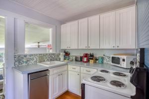 Η κουζίνα ή μικρή κουζίνα στο Sophies Seabreeze