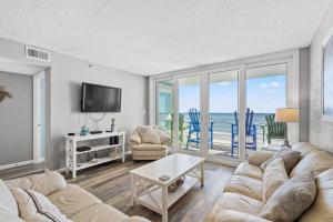 ein Wohnzimmer mit Blick auf das Meer in der Unterkunft Atlantic Dunes Resort Unit 502 with Direct Oceanfront Balcony in Myrtle Beach