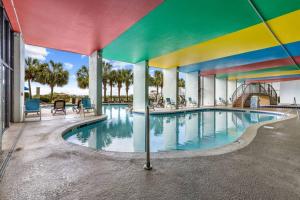 Swimmingpoolen hos eller tæt på Monterey Bay Suites Resort Unit 523 with Direct Oceanfront Balcony