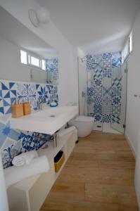 a bathroom with blue and white tiles on the wall at Casa Gema in El Port de la Selva