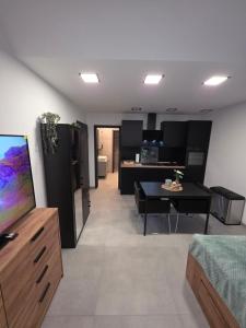 Η κουζίνα ή μικρή κουζίνα στο Fewo 2 Hümo