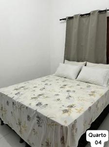 Giường trong phòng chung tại Casa Fundo de Quintal +1 ảnh