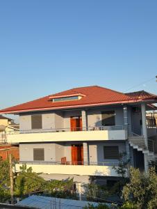 an apartment building with a red roof at Ferienhaus Qelia in Durrës